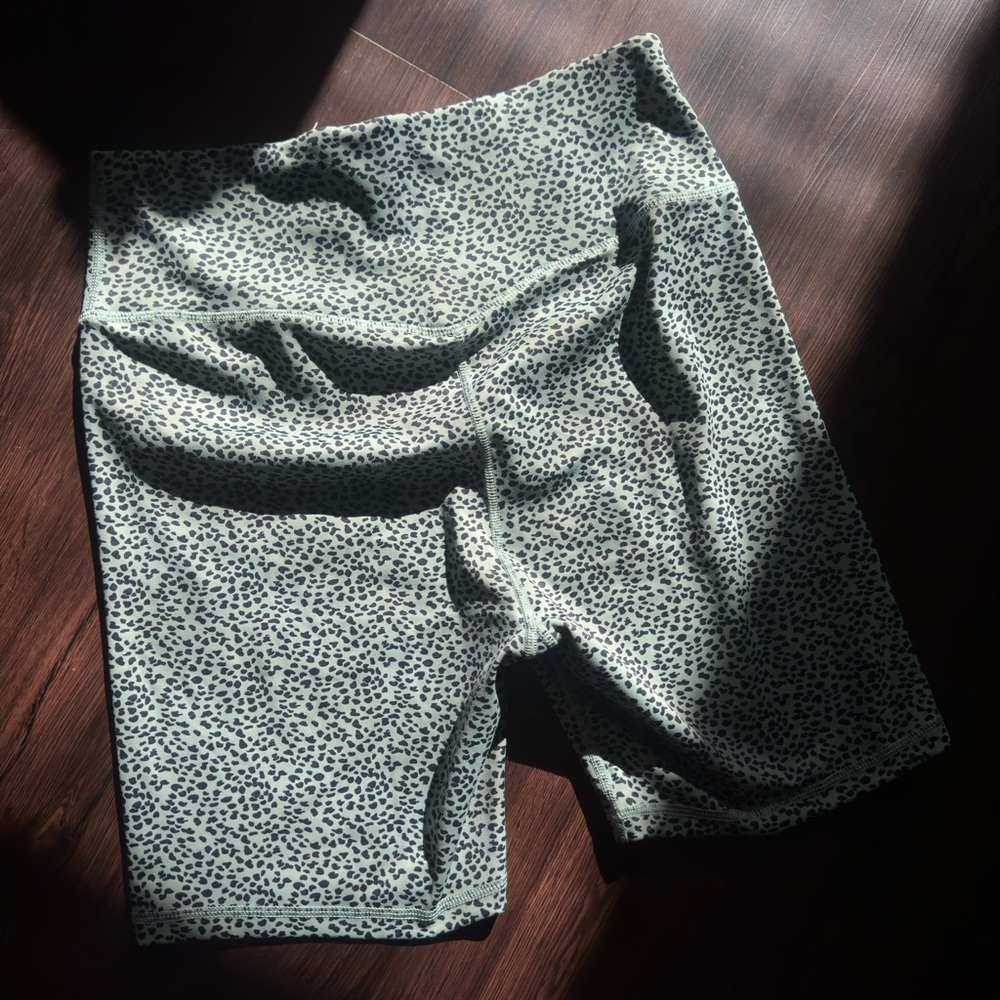 High Waisted Gym Shorts - Green Leopard